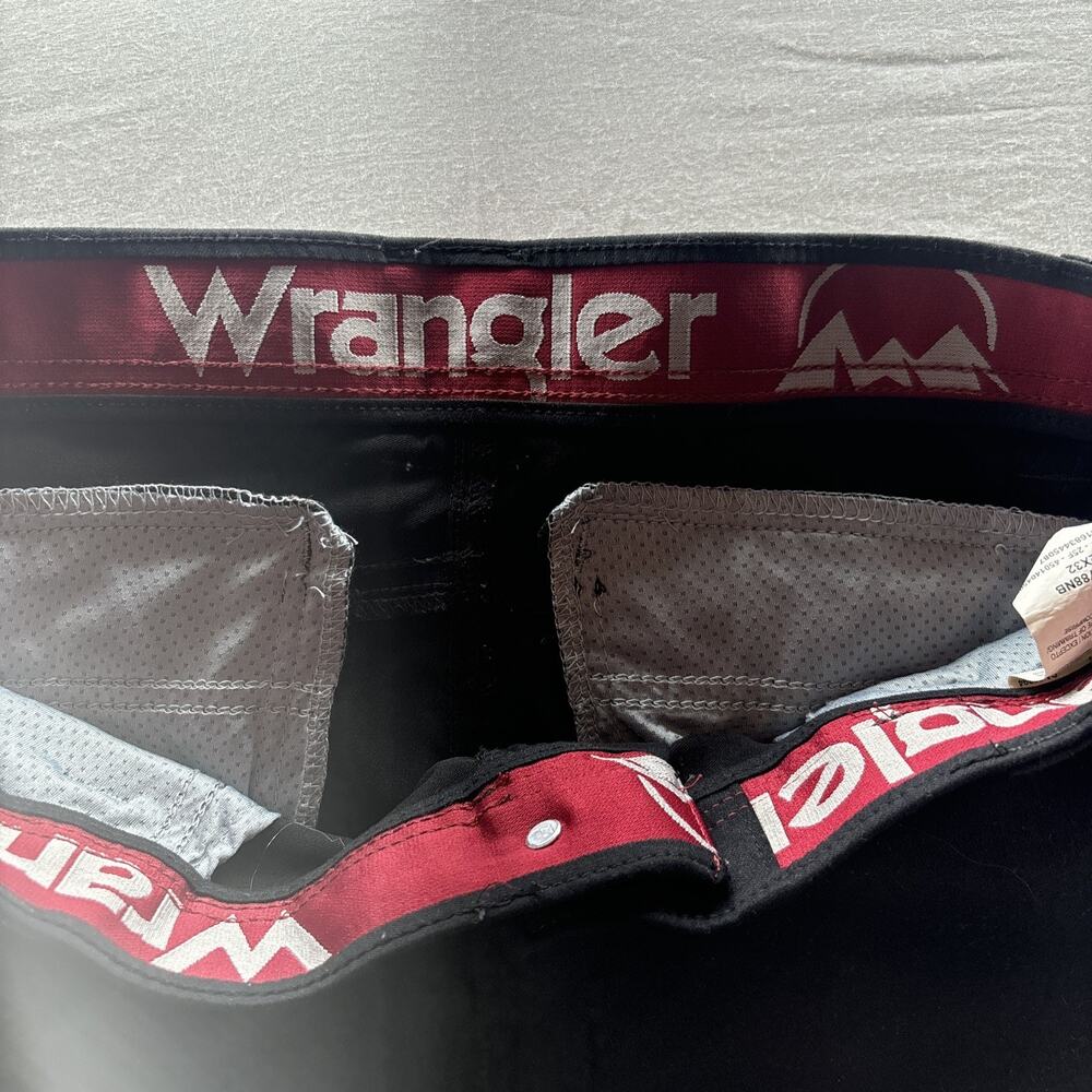 Wrangler 32x32 Outdoor Hiking Utility Performance Cargo Pants Black Men’s Size - Picture 3 of 8